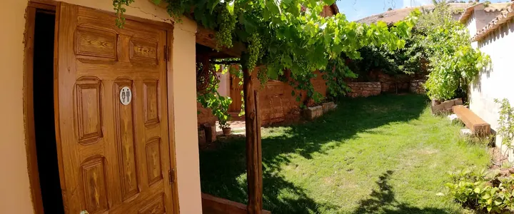 Jardín con césped para que corran los niños