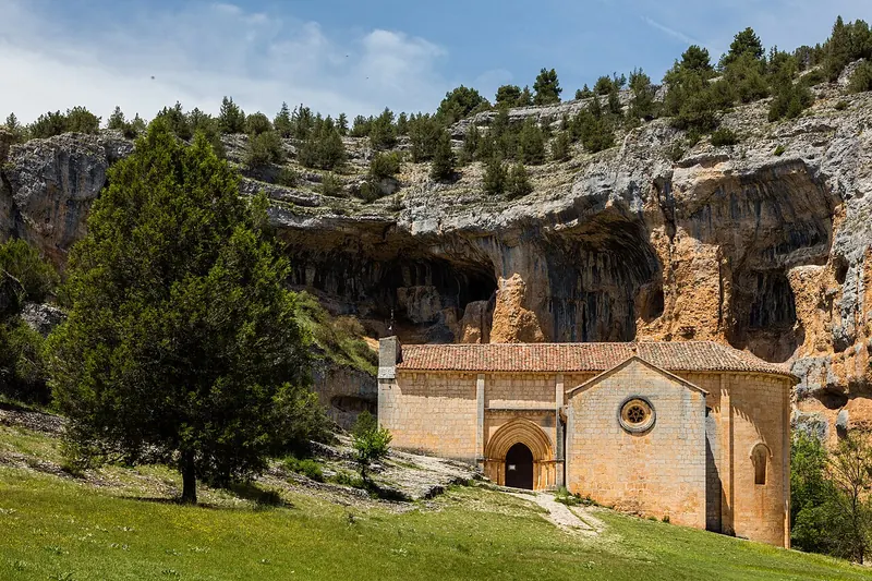 La ermita de San Bartolomé en el cañón del Río Lobos